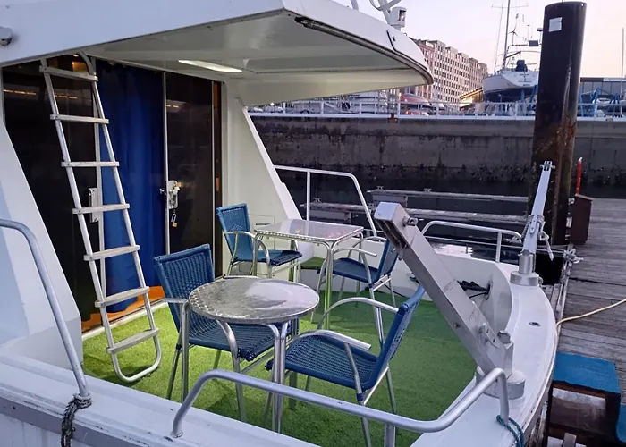 Yate , Experiencia Unica J Båthotell Gijón