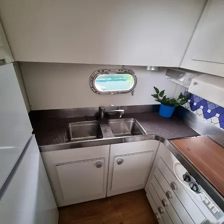 Botel Yate , Experiencia Unica J