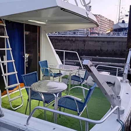 Yate , Experiencia Unica J Hotel en barco Gijón